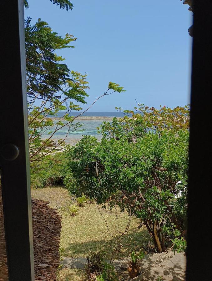 Kasuku Villa, Warandale Cottages Diani Beach Exterior photo